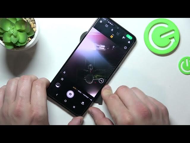 Video thumbnail for How to Take a Selfie Using a Palm Gesture on the TCL 30 - Gesture to Capture - Show Palm