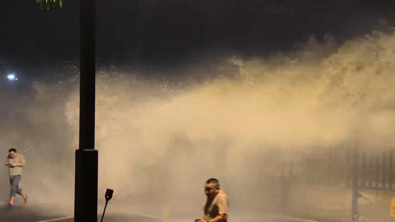 Video thumbnail for China: Powerful ‘Ghost King Tide’ crashes ashore and knocks down tourists in China.