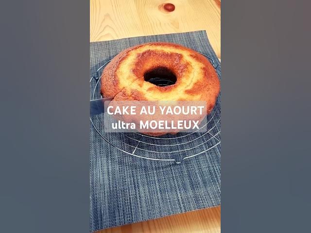 Video thumbnail for 🍰 Le CAKE AU YAOURT ultra MOELLEUX en 5 min chrono !