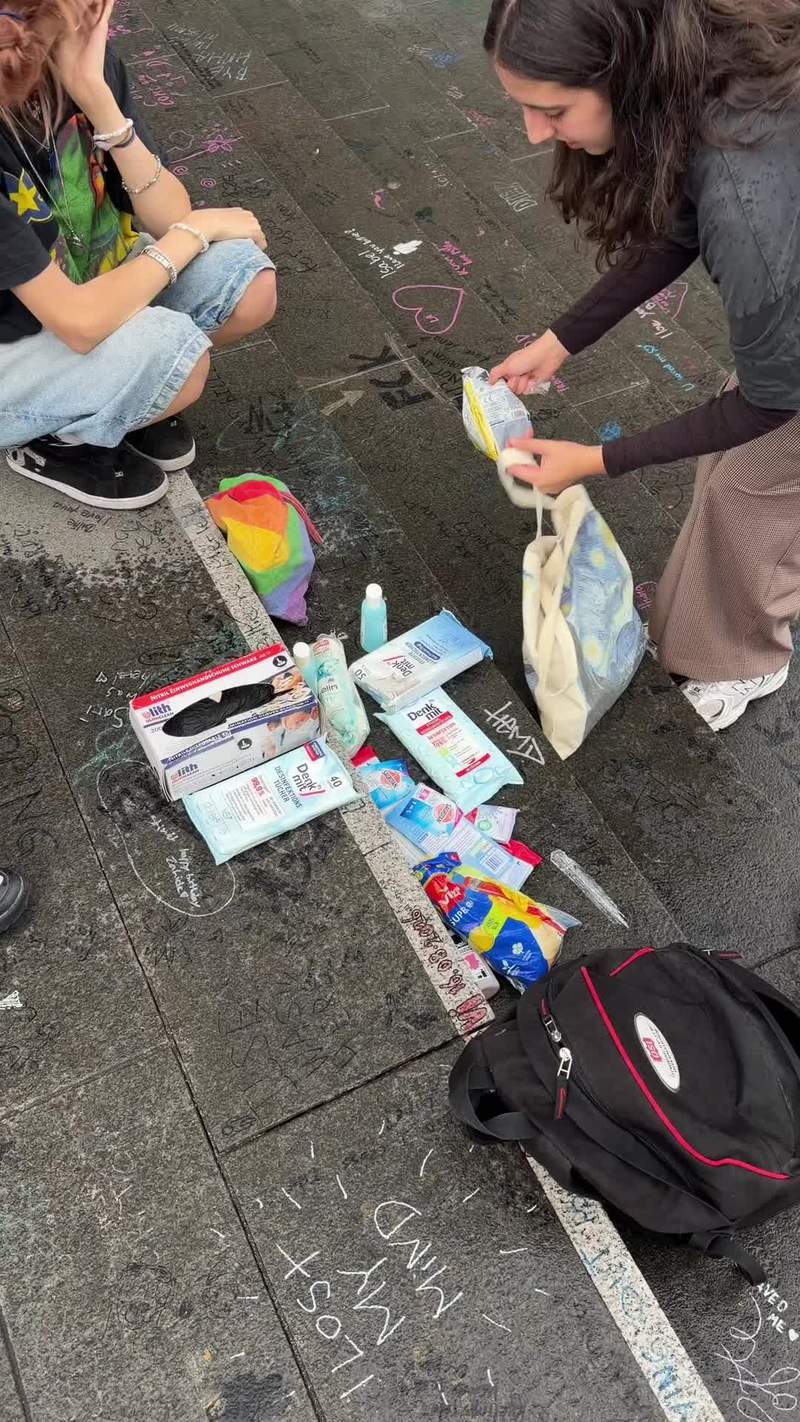 Video thumbnail for Fans Restoring the Billie Eilish Wall in Berlin