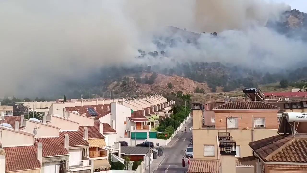 Video thumbnail for Spain: Wildfire Breaks Out in Los Garres, Murcia, Prompting Evacuation 5.