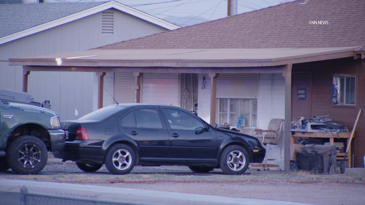 Video thumbnail for US, Phoenix: Youngtown Suspect Arrested By SWAT After Dragging Trooper While Fleeing Traffic Stop.