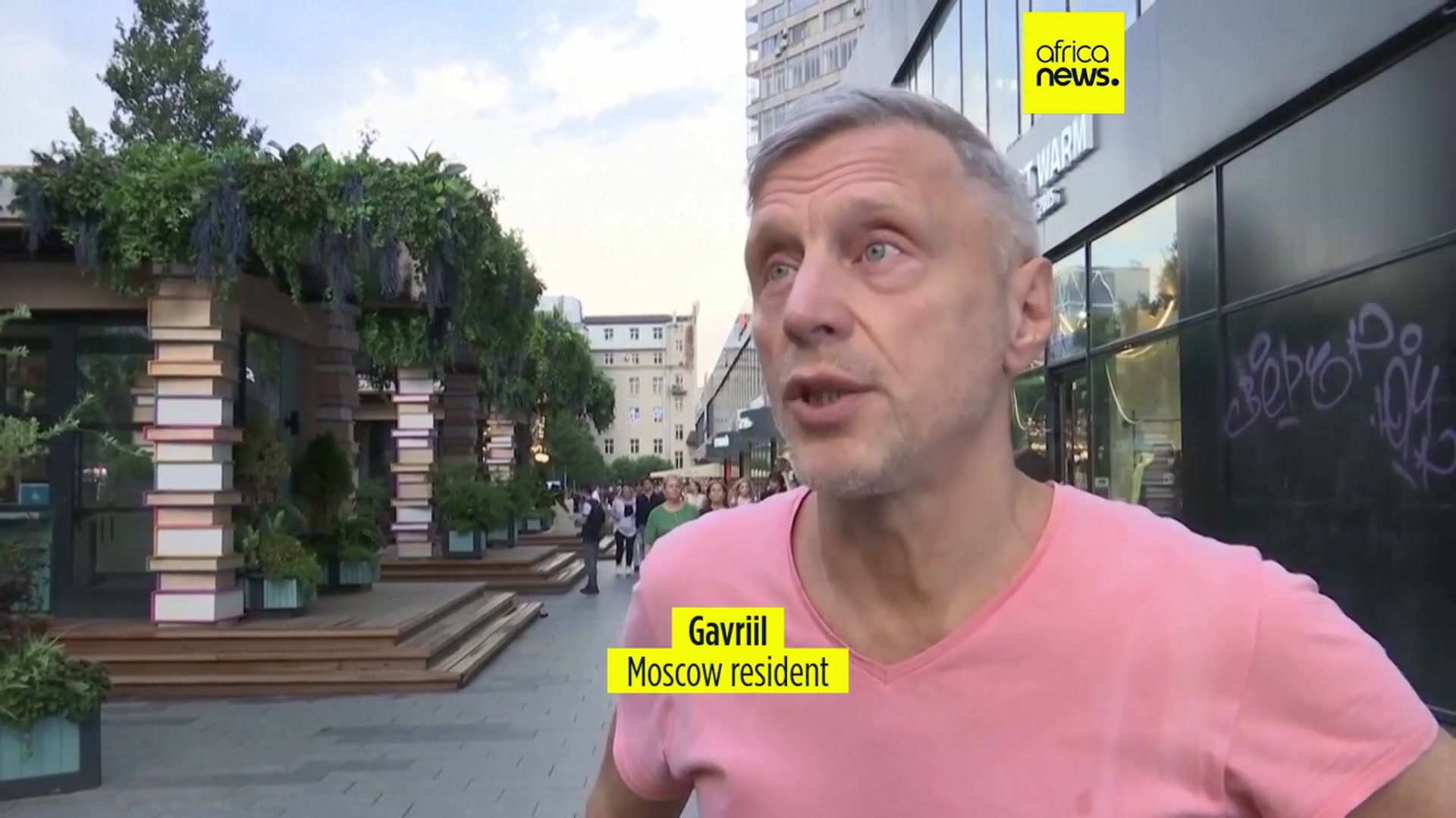 'Video thumbnail for Muscovites appear unconcerned by latest US threats of sanctions and weapons deliveries to Ukraine'
