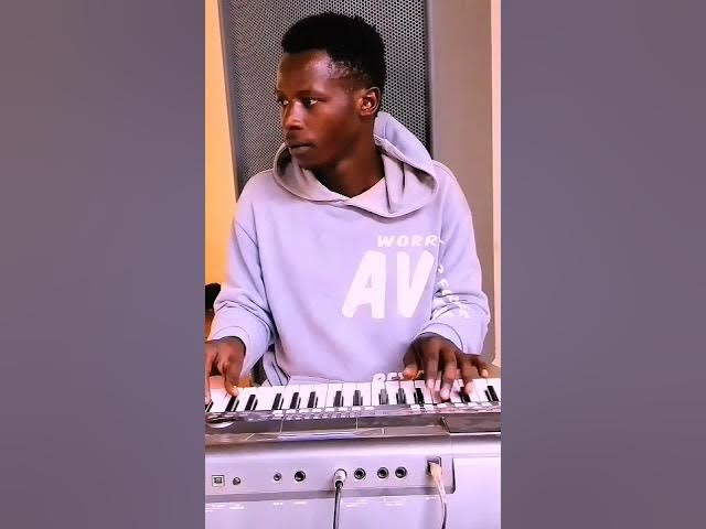 Video thumbnail for #umukunga#abanyamulenge igisirimba hamwe na pianist Chris KITABI