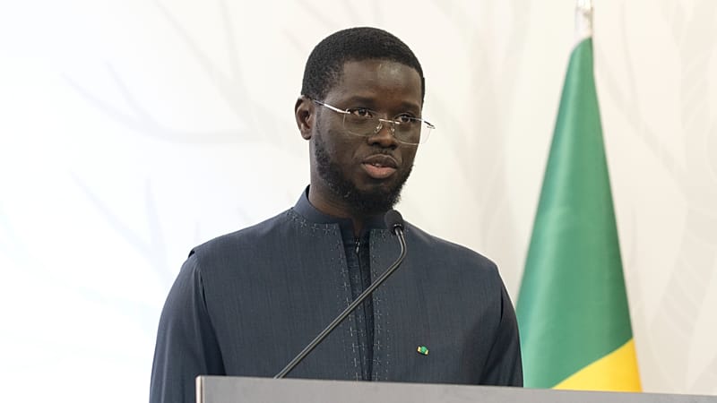 Video thumbnail for Senegalese president names new 30-member cabinet