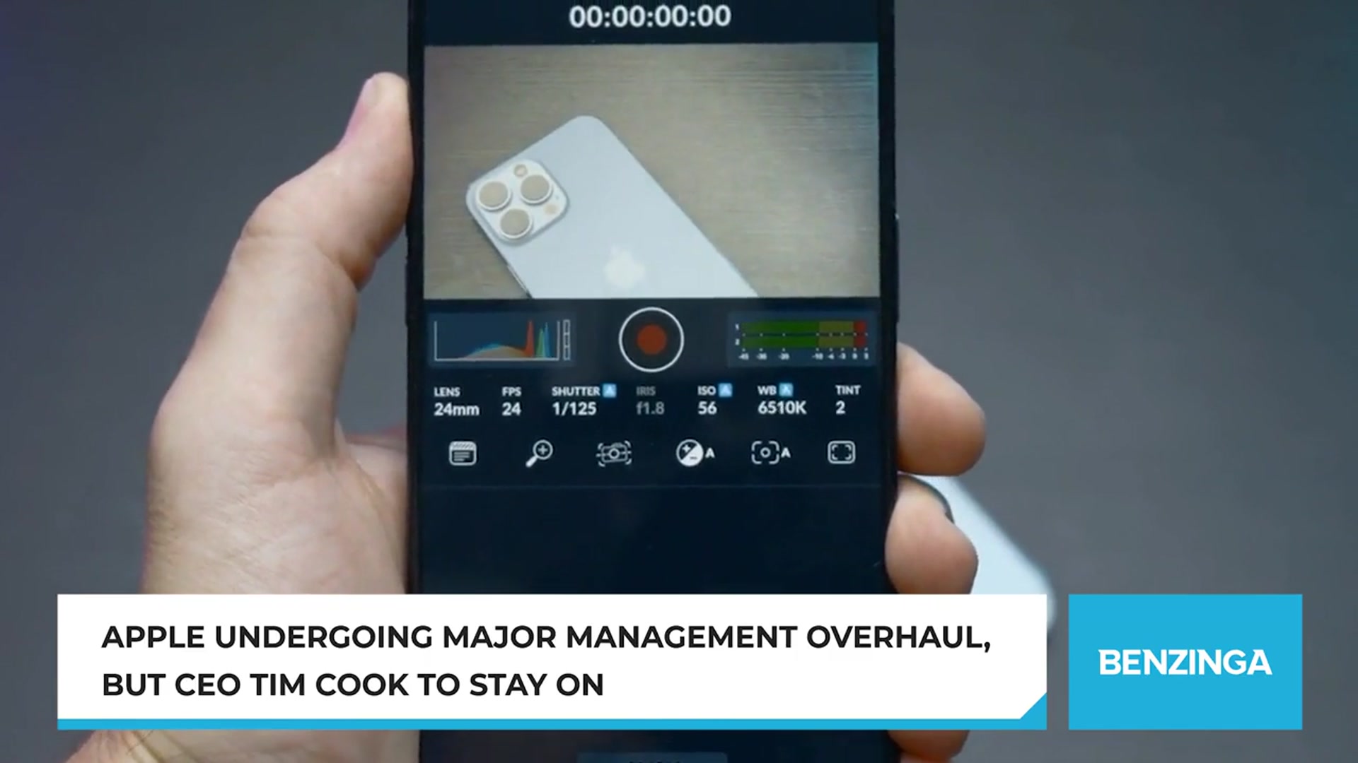 'Video thumbnail for Apple Undergoing Major Management Overhaul, But CEO Tim Cook To Stay On'