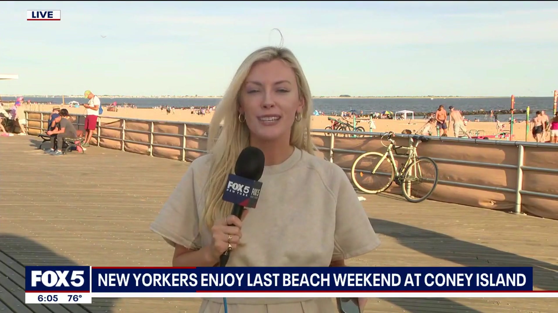 'Video thumbnail for New Yorkers enjoy last beach weekend at Coney Island'