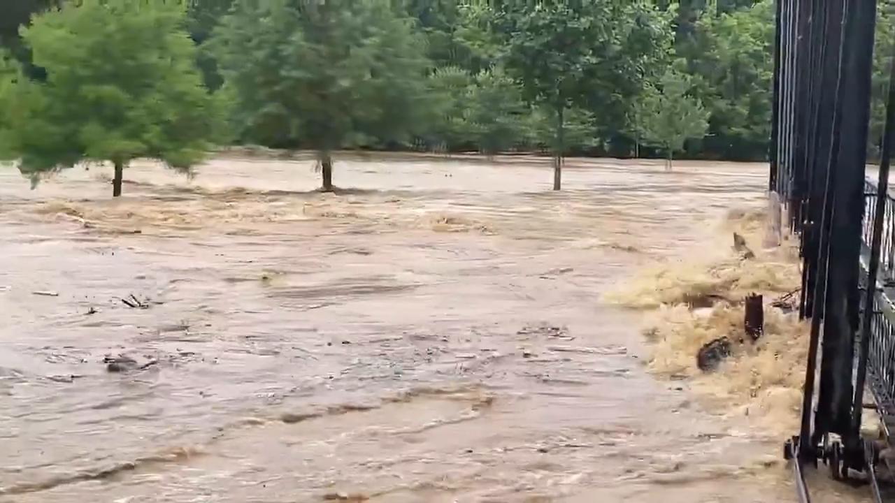 Video thumbnail for US: Severe Flooding Swamps Downtown Corydon, Indiana, Forcing Road Closures.