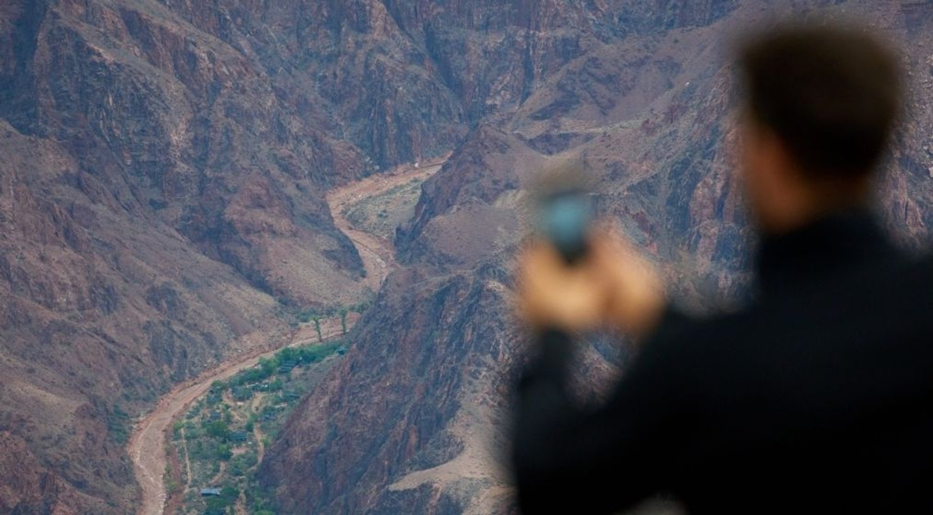 Video thumbnail for Two dead and about 15 people missing after flash flood in Grand Canyon