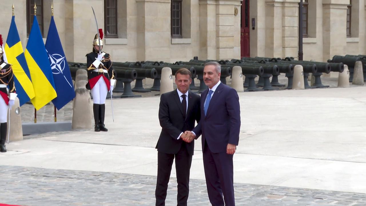 Video thumbnail for France: Turkish foreign minister attends Coalition of the Willing on Ukraine summit in Paris.