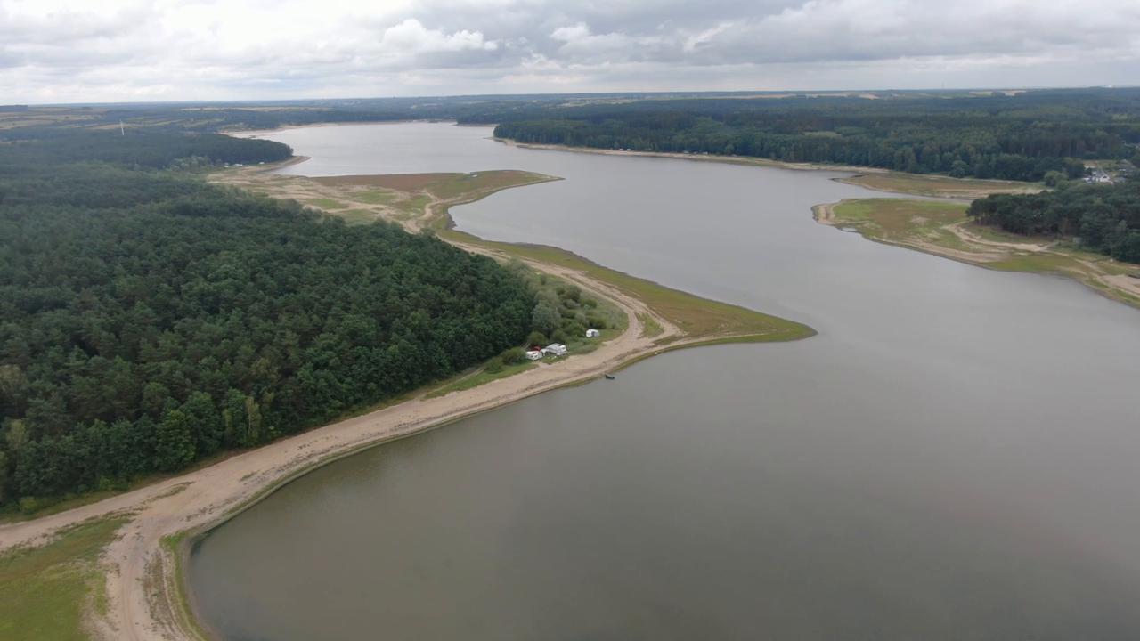 Video thumbnail for Poland: DRONE - Drought lowers water levels across Poland as dry conditions worsen.