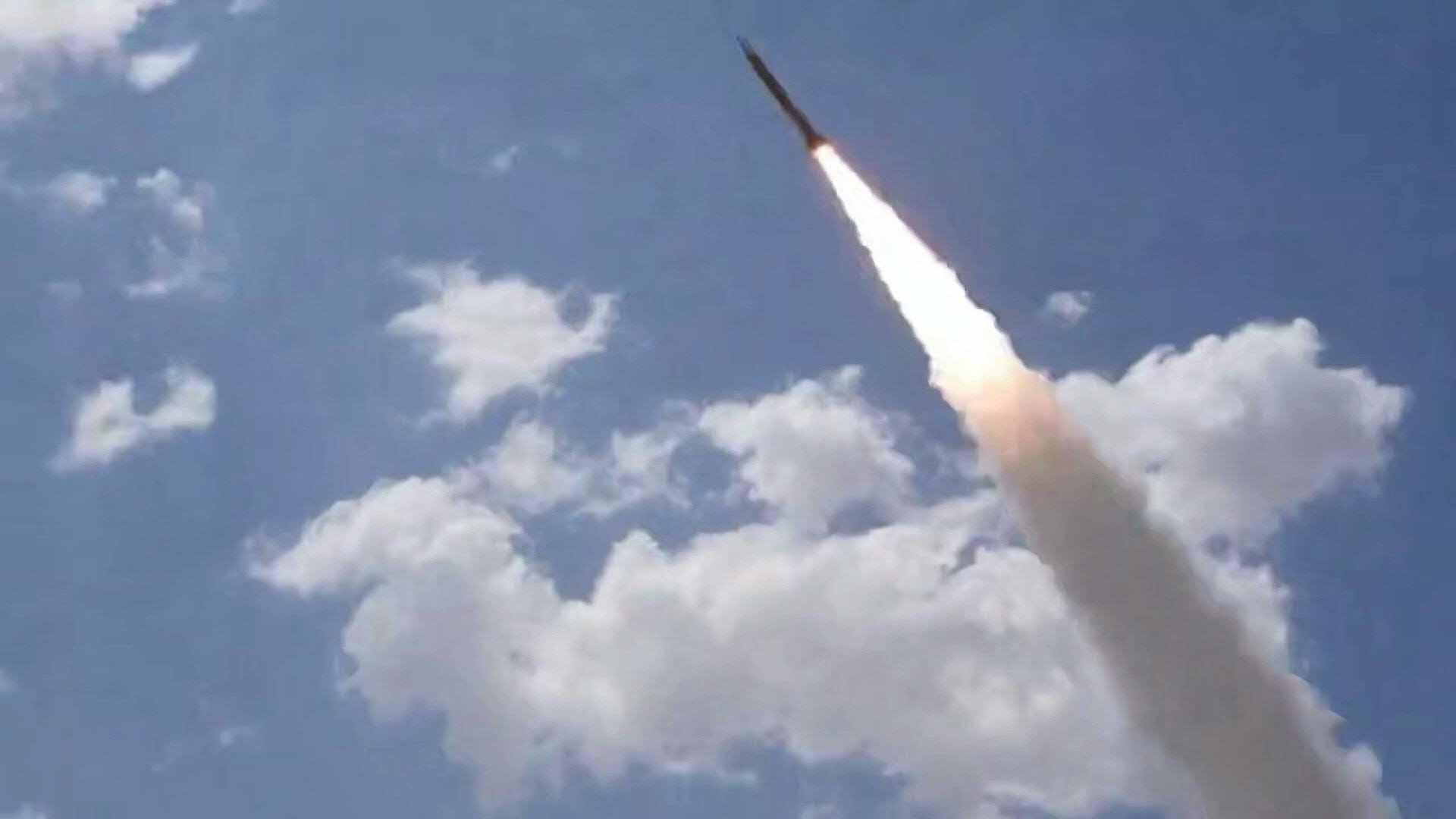 Video thumbnail for Iranian forces: missiles and drones fired at US targets in Gulf States