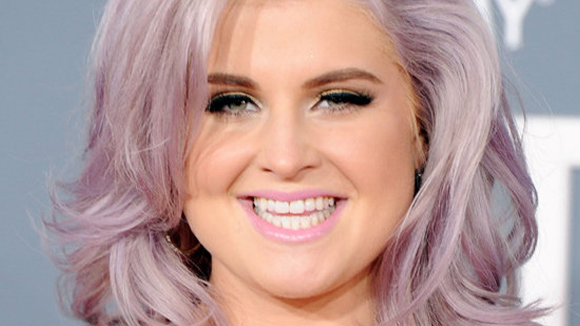 Video thumbnail for Celebs Who Were Unrecognizable After A Makeunder