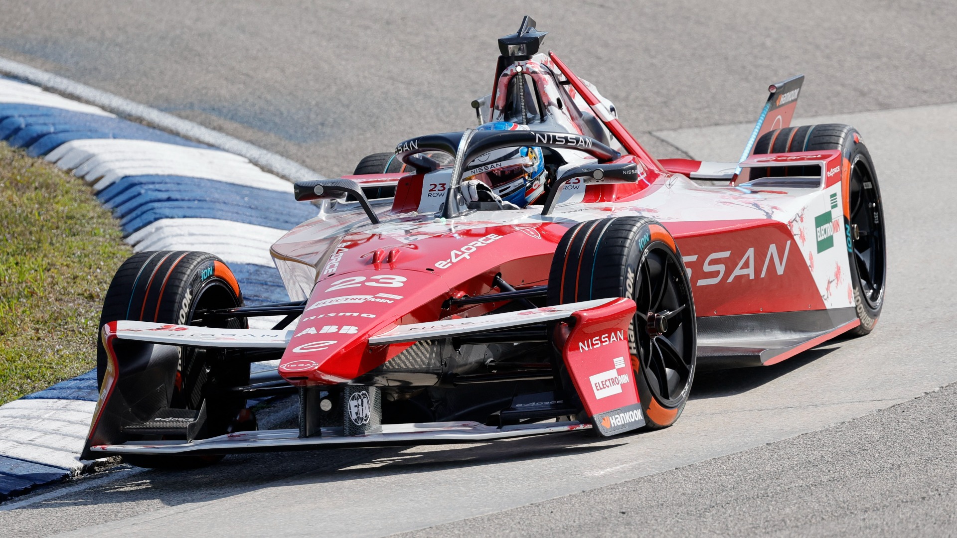 Video thumbnail for Oliver Rowland Mentors Rising F1 Star Arvid Lindblad