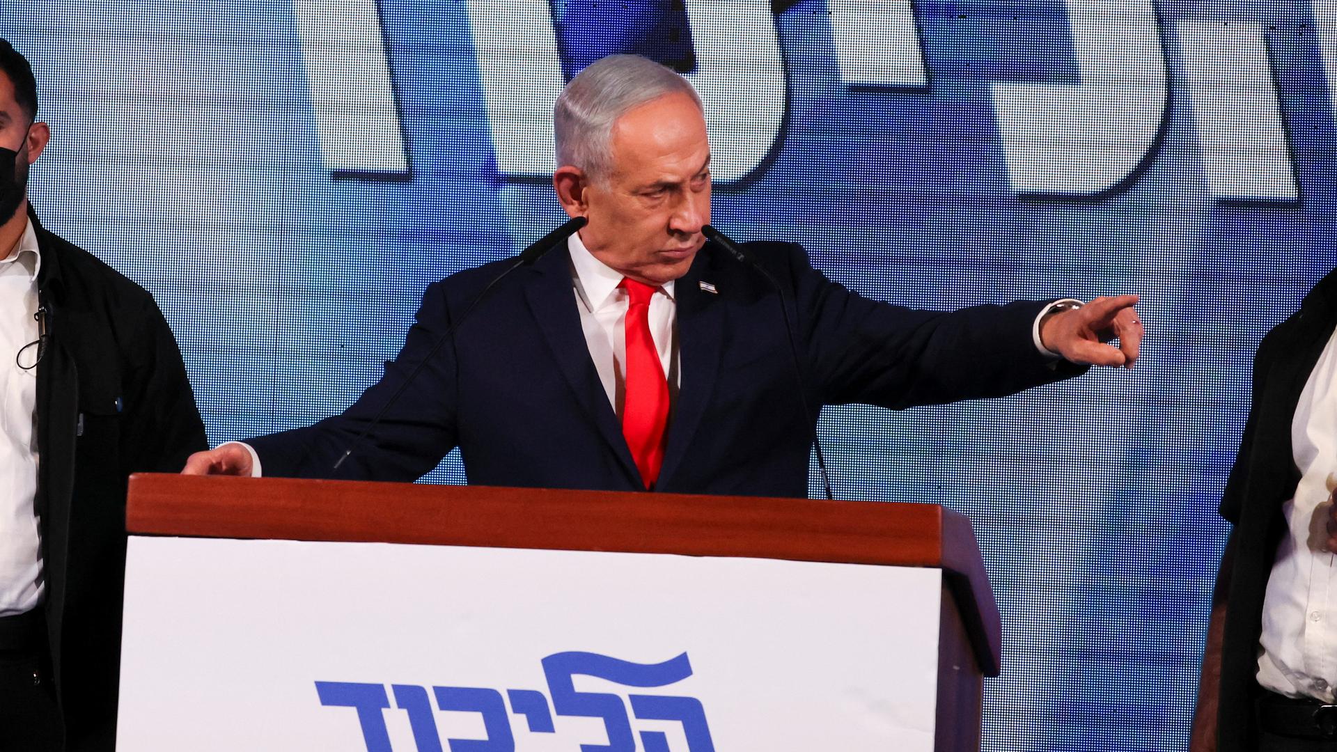 Video thumbnail for Netanyahu’s bloc leads Israel election count but remains short of majority