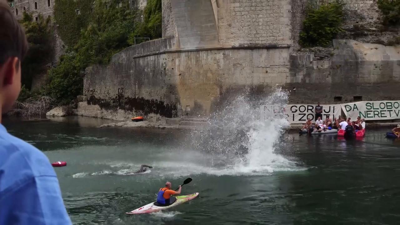 Video thumbnail for Bosnia and Herzegovina: Bosnia's Mostar hosts 460th traditional bridge diving competition.
