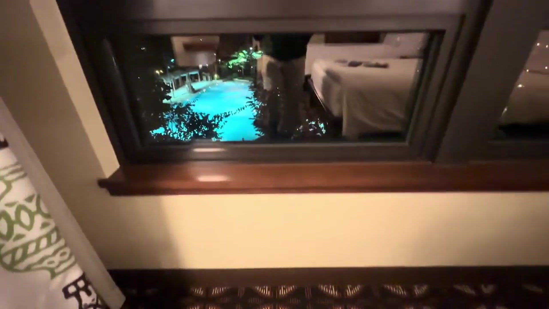 'Video thumbnail for Disney Explorers Lodge Standard Room Tour Hong Kong Disneyland'