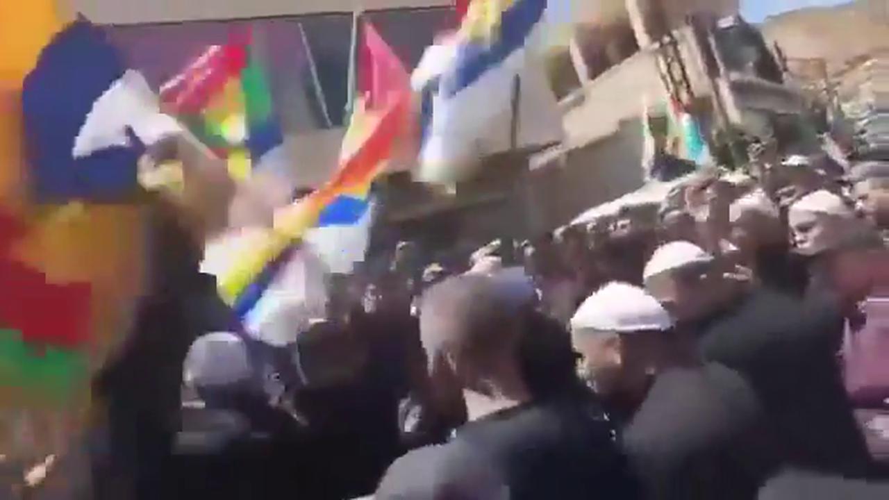 Video thumbnail for Syria: Scenes from the Druze demonstration in Jaramana, outskirts of Damascus.