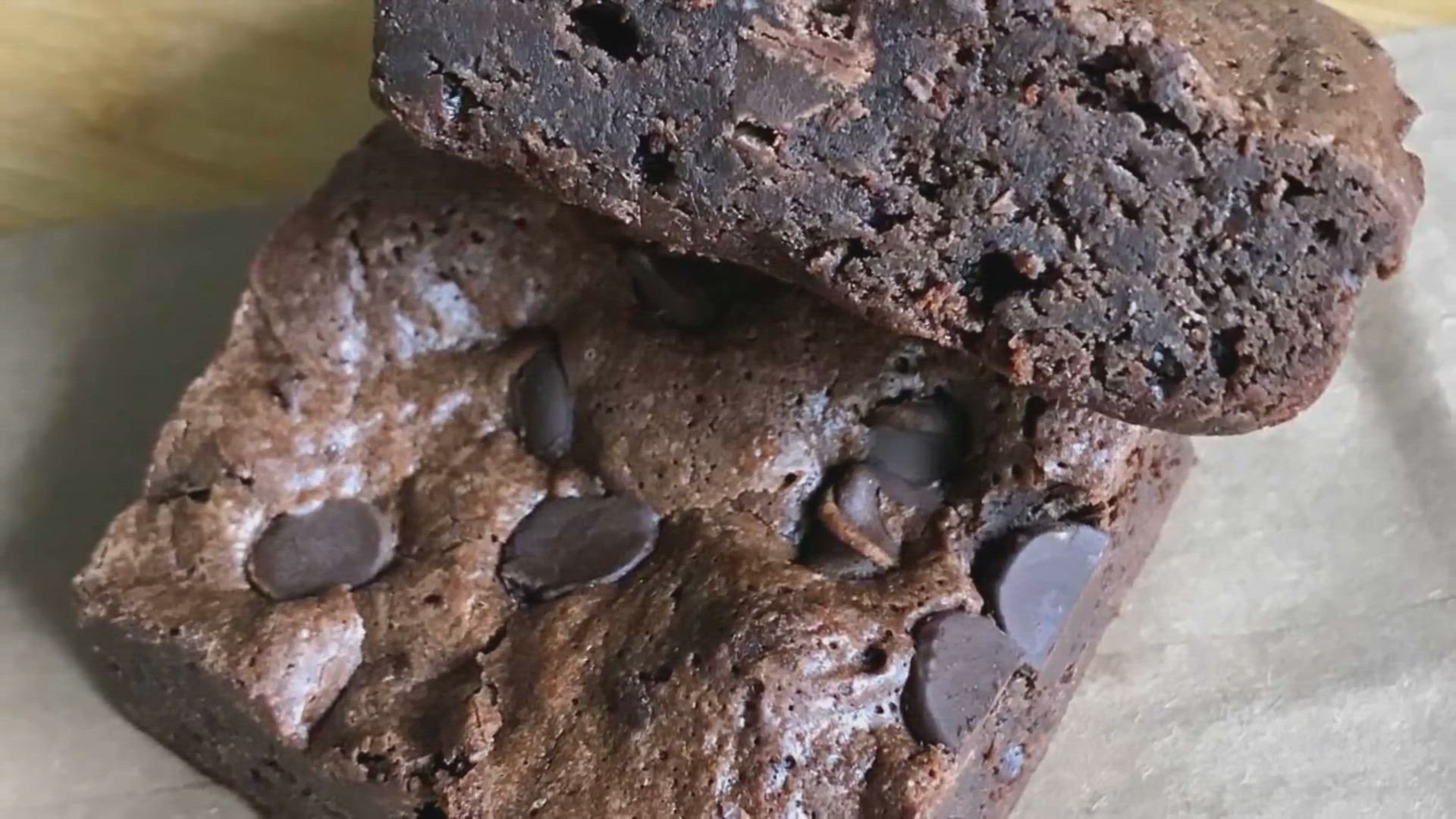 'Video thumbnail for Delicious Gluten-Free Tapioca Flour Brownies Recipe'