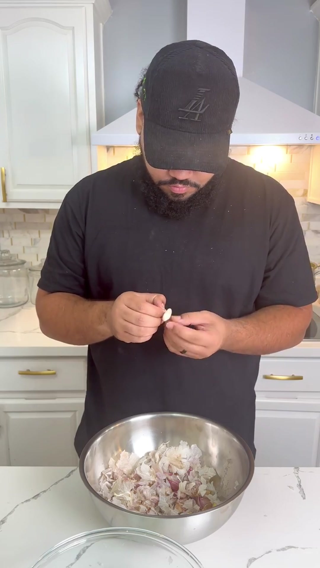 Video thumbnail for The Simplest Way to Make Garlic Confit and Infused Oil(720P 60FPS)