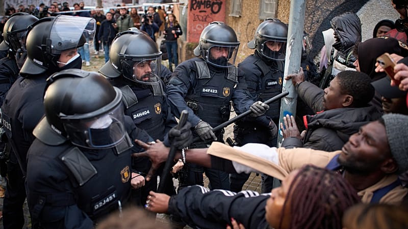 Video thumbnail for Spanish police evict hundreds of mostly illegal migrants living in a squat
