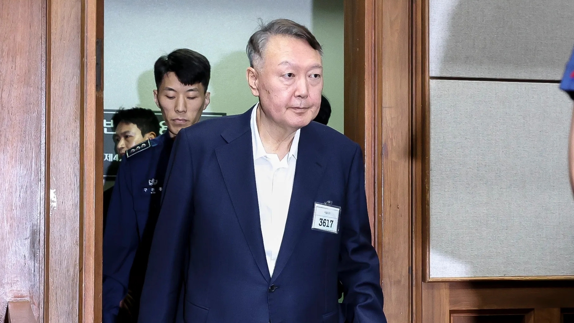 Video thumbnail for Yoon Suk Yeol sentenced to life: Former Korean president jailed over martial law