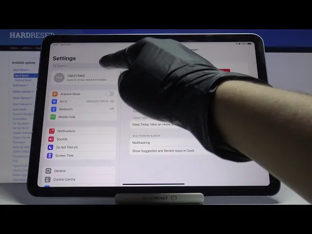 Video thumbnail for How to Allow Siri when iPad Air 2020 is locked – Enable Siri