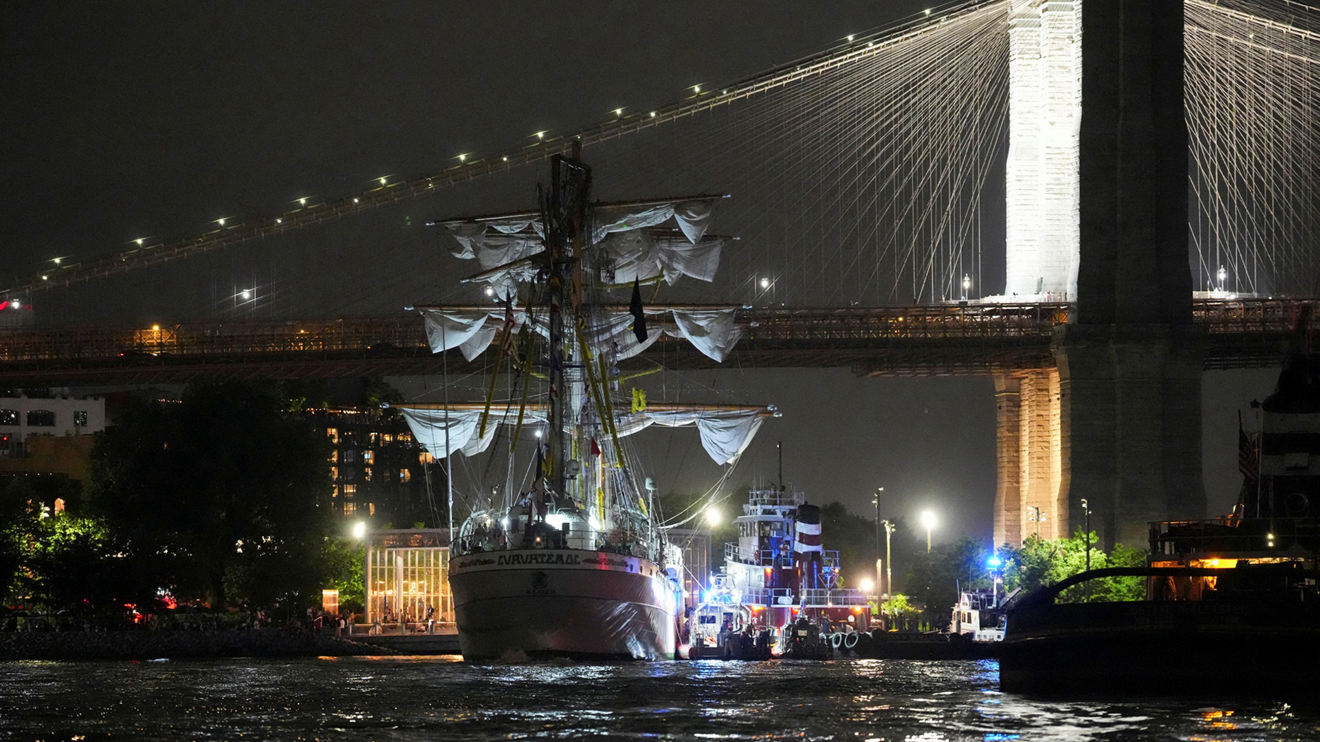 Video thumbnail for Mexican Navy sailing ship crashes into Brooklyn Bridge in New York