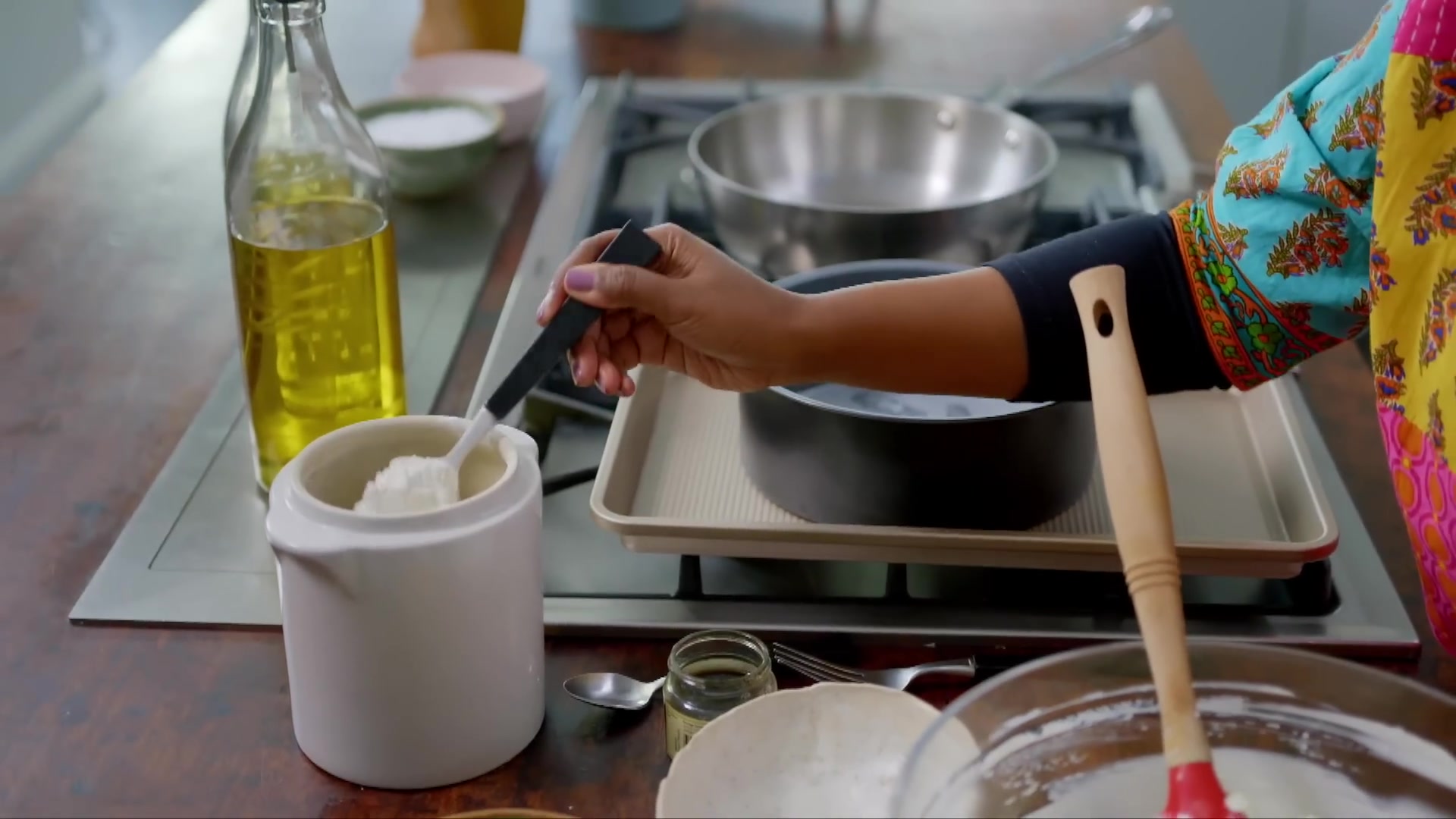 Video thumbnail for Back-to-Front Cheesecake ¦ Nadiya's Family Favourites - BBC (1080p_25fps_H264-128kbit_AAC)