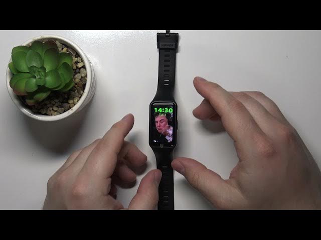 Video thumbnail for How to Check SpO2 using HONOR Band 6 – Verify Oxygen Level