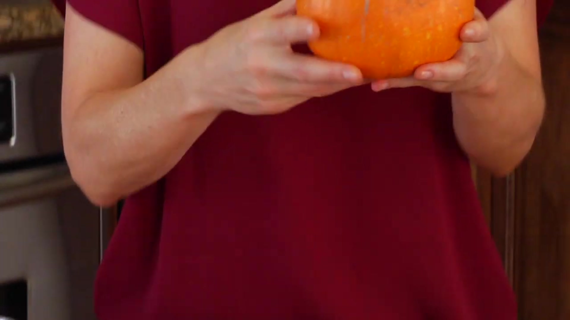 Video thumbnail for How To Make Pumpkin Puree   DIY Pumpkin Puree(720P HD)