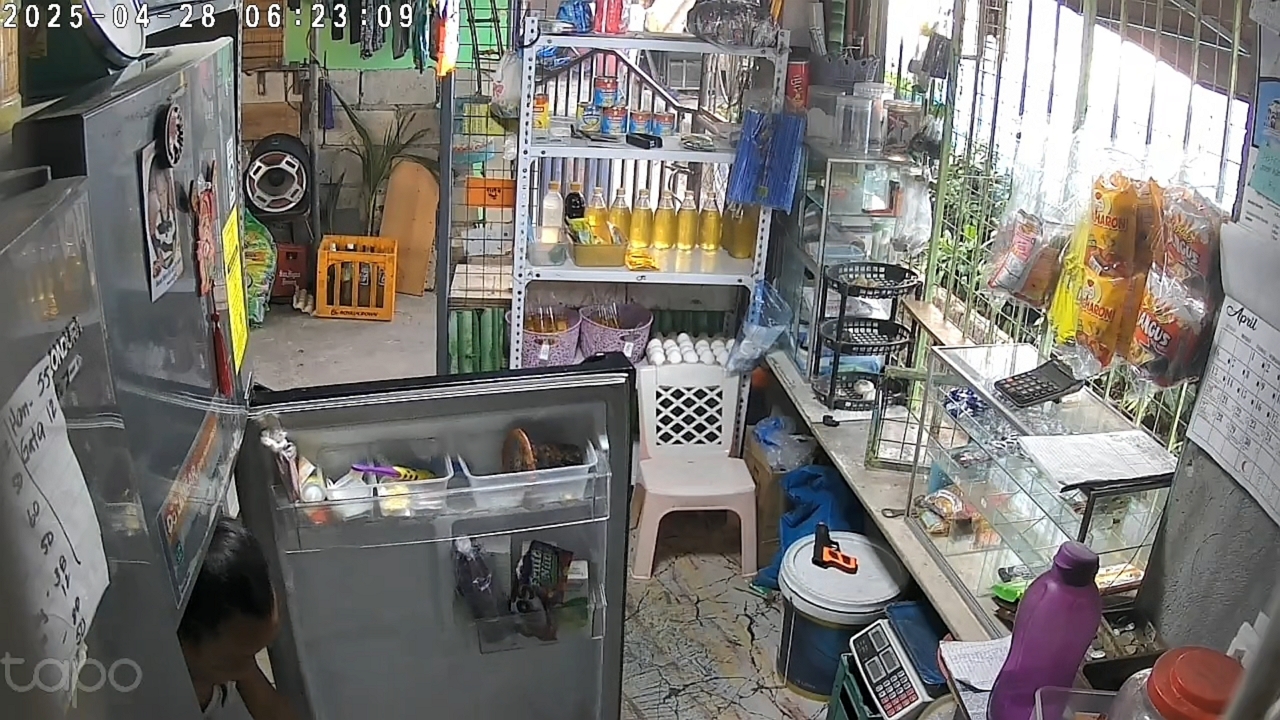Video thumbnail for Child Rescued After Getting Trapped Inside Unplugged Fridge in Quezon