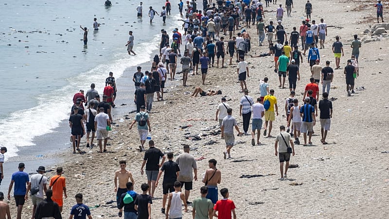 Video thumbnail for Ceuta: Madrid takes preventie measures amid migration calls