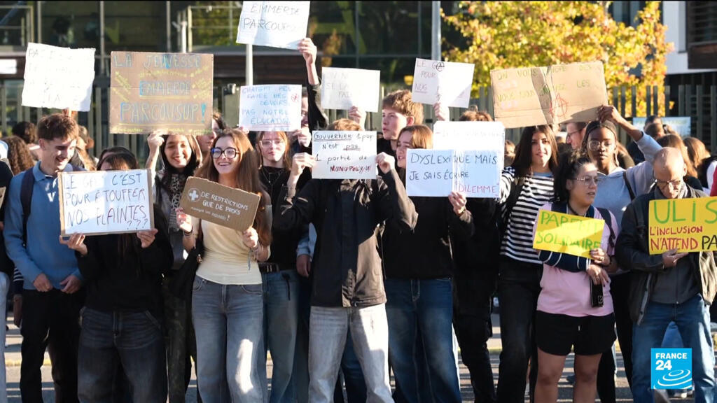 Video thumbnail for French PM meets student representatives after weeks of protests