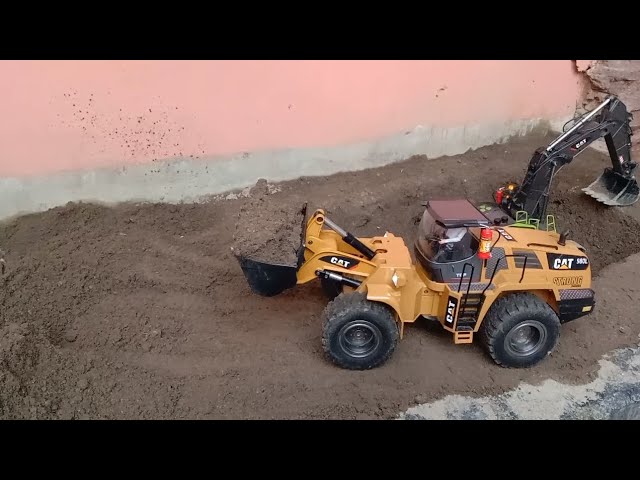 'Video thumbnail for RC Bulldozer Wheel Loader CAT Working On Leveling The Land | BangSiagianID'
