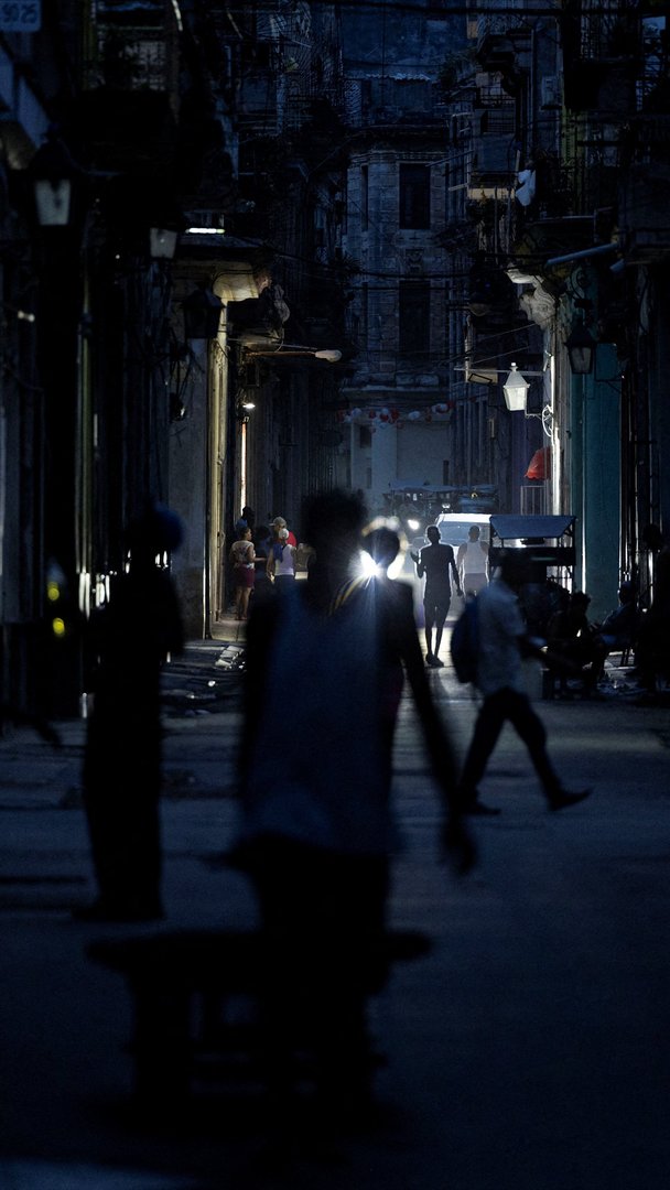 Video thumbnail for Cuba says power restored after nationwide blackout