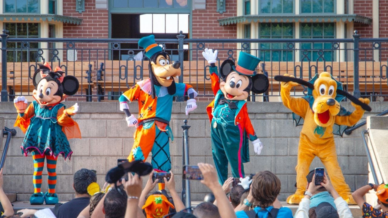 'Video thumbnail for Mickey Mouse and Friends Debut New Halloween Costumes at Disneyland'