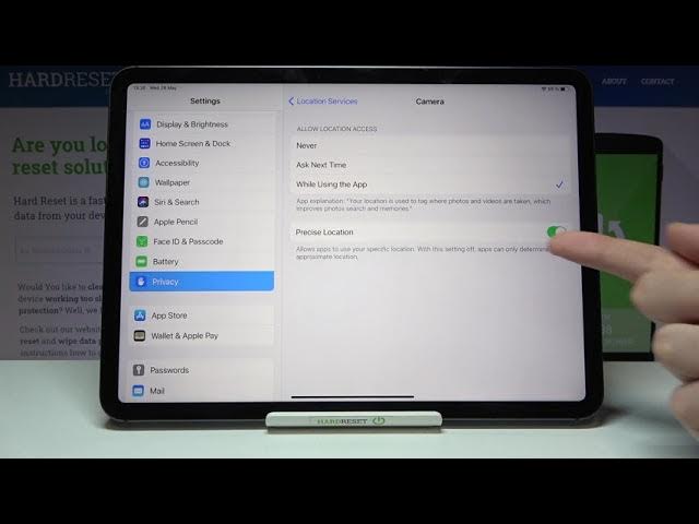 Video thumbnail for How to Manage Camera Location Tags in iPad Pro 11 (2021) - Turn On/Off Geolocation