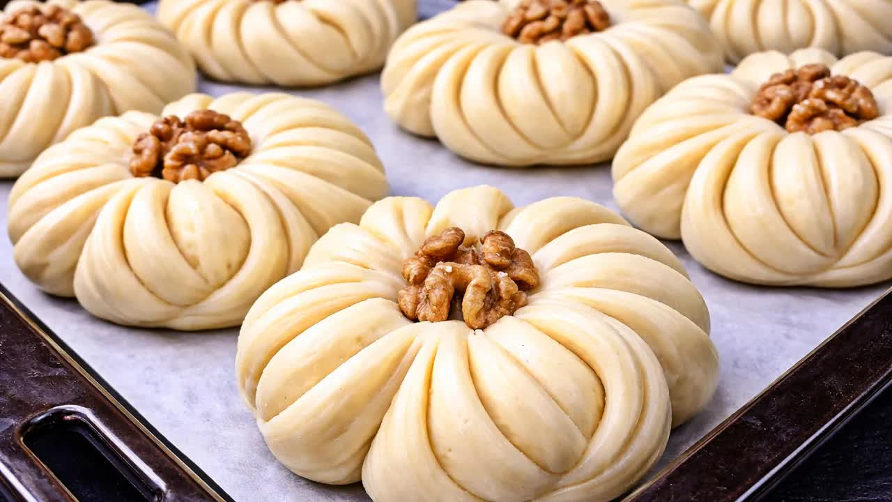 Video thumbnail for Flour + This Method = The Most Beautiful Dough Ever