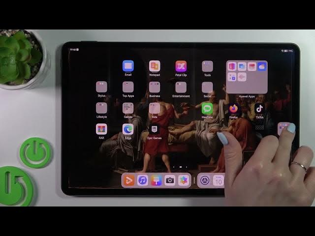 Video thumbnail for HUAWEI MatePad Pro - How To Create Home Screen Folders