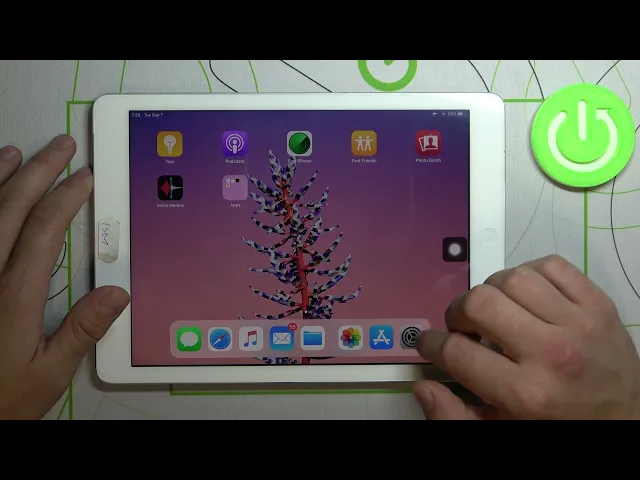 Video thumbnail for iPad Air 1 - How to Switch On & Disable Assistive Ball Feature