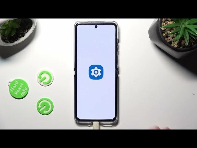 Video thumbnail for How to Download and Apply iOS Launcher on Motorola Razr 40 Ultra