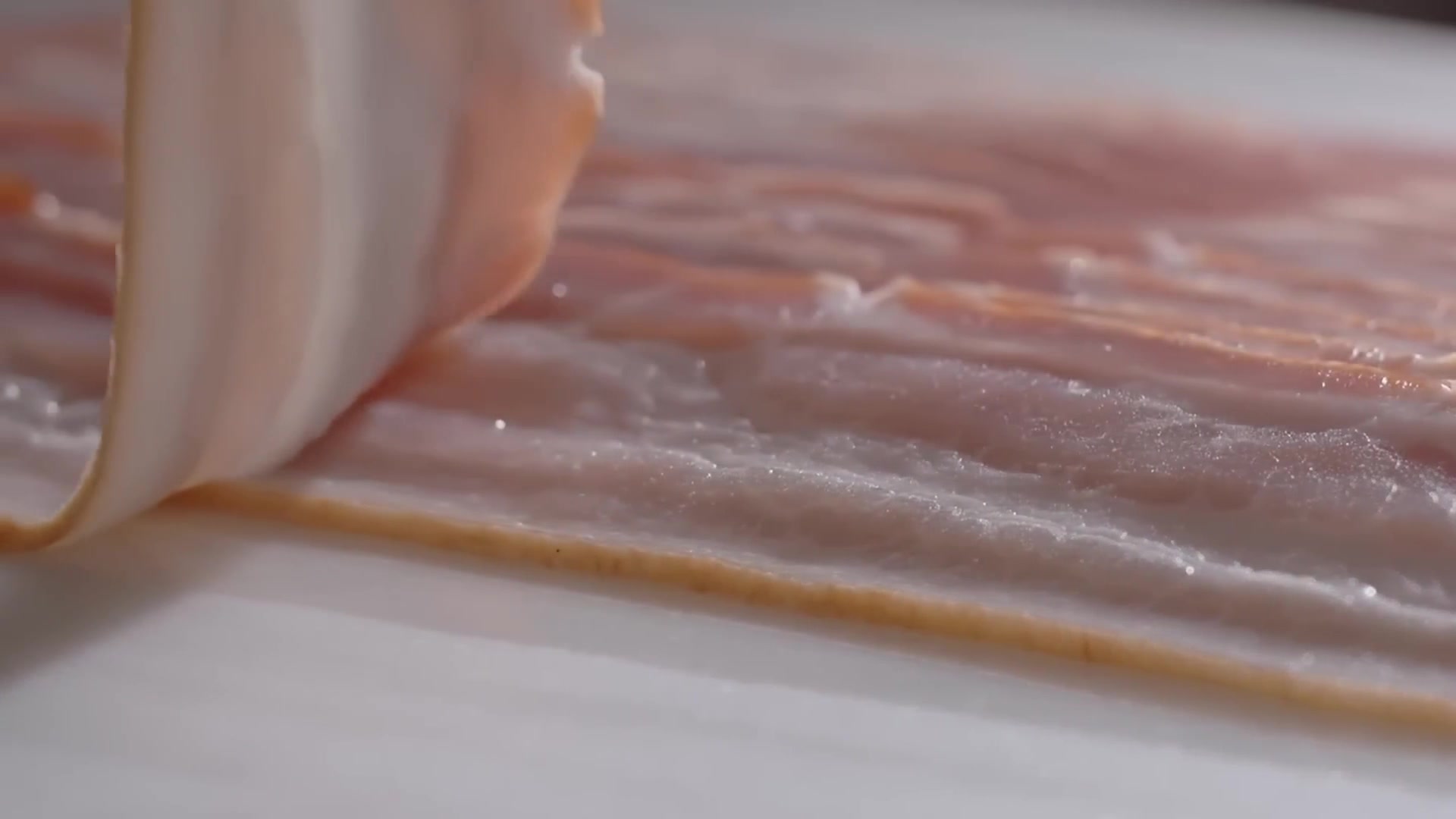 Video thumbnail for Here's How Long Eggs & Other Foods Can Actually Last In The Fridge