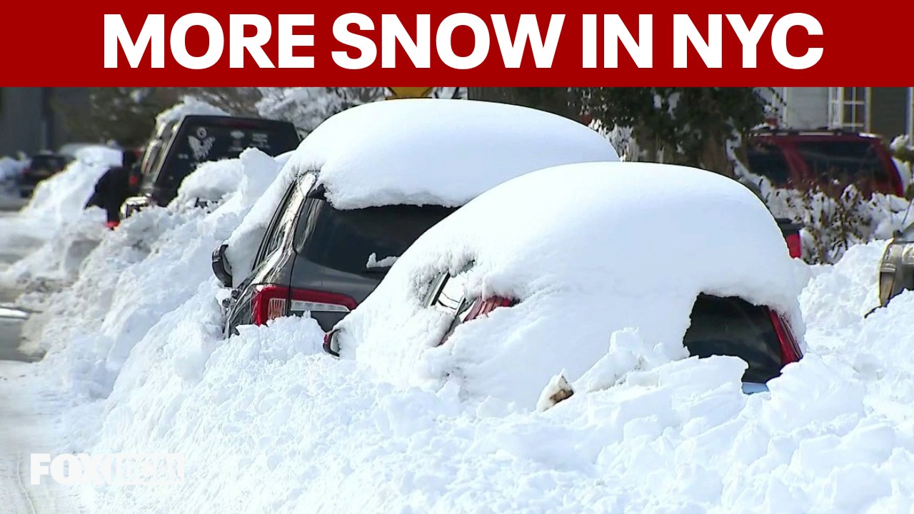 Video thumbnail for Snow returns in NYC, snowball fight controversy and Staten Island still digging out