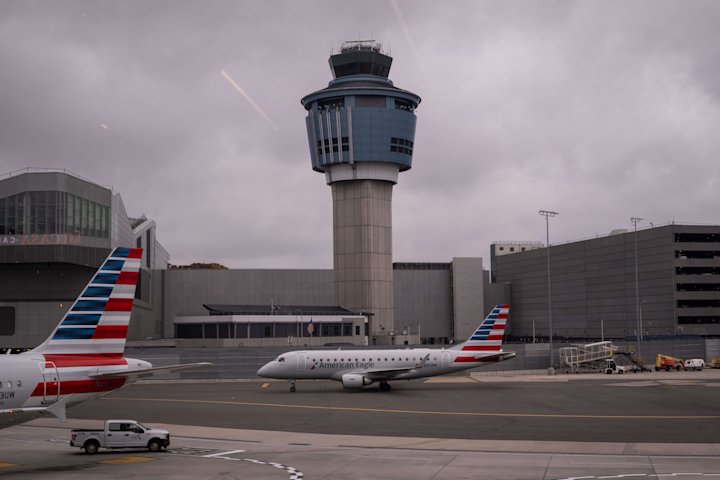 Video thumbnail for LaGuardia Airport experiencing severe delays amid ongoing runway inspections after sinkhole reported
