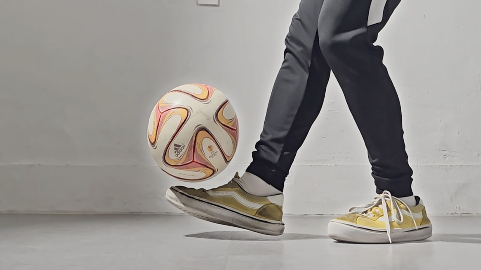 Video thumbnail for Most football touches in one minute (male) - 363 by Jang Woo Sung
