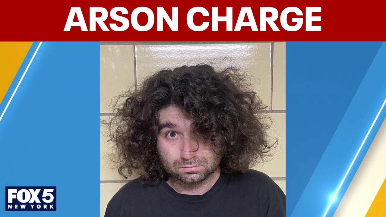 Video thumbnail for Man charged with arson after school bus fire in Times Square