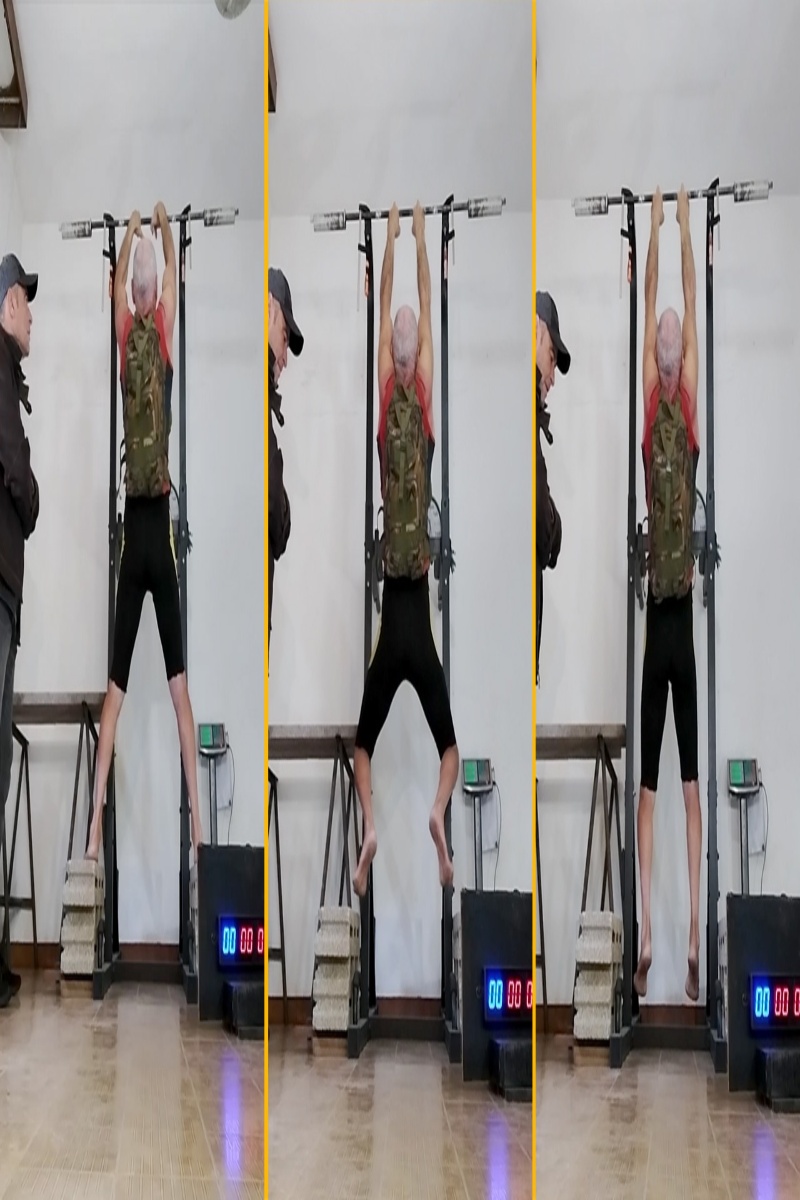 Video thumbnail for Longest duration in the dead hang position using two fingers with a 100lb pack (male) - 52.20 seconds by Marcello Ferri