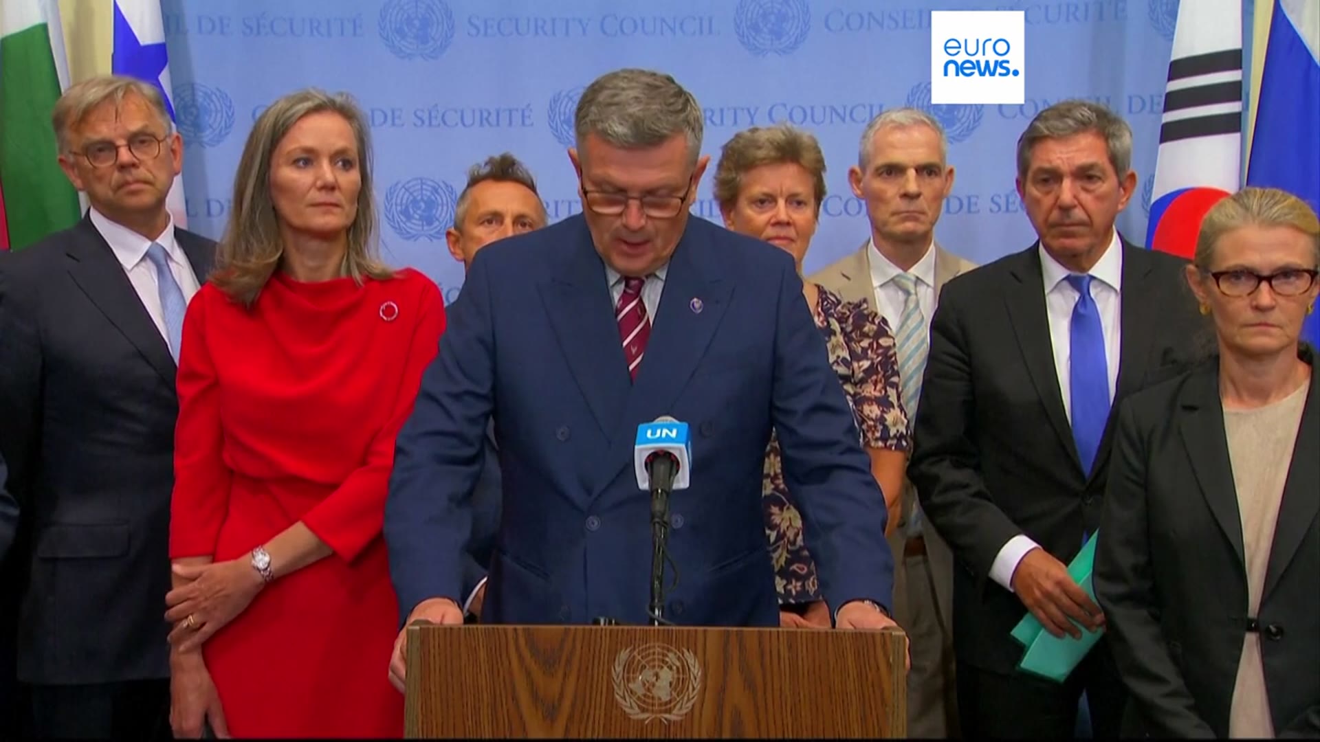 'Video thumbnail for Trump calls on NATO allies to stop buying Russian oil and threatens 50% to 100% tariffs on China'