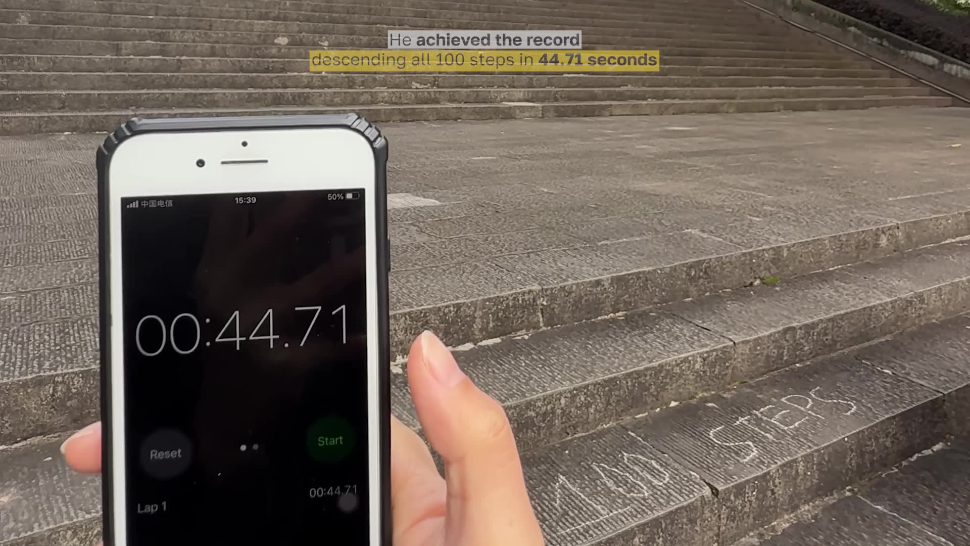 Video thumbnail for Fastest Time To Descend 100 Steps Walking On Hands